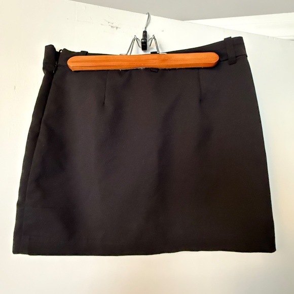 H&M black mini skirt - Picture 2 of 3
